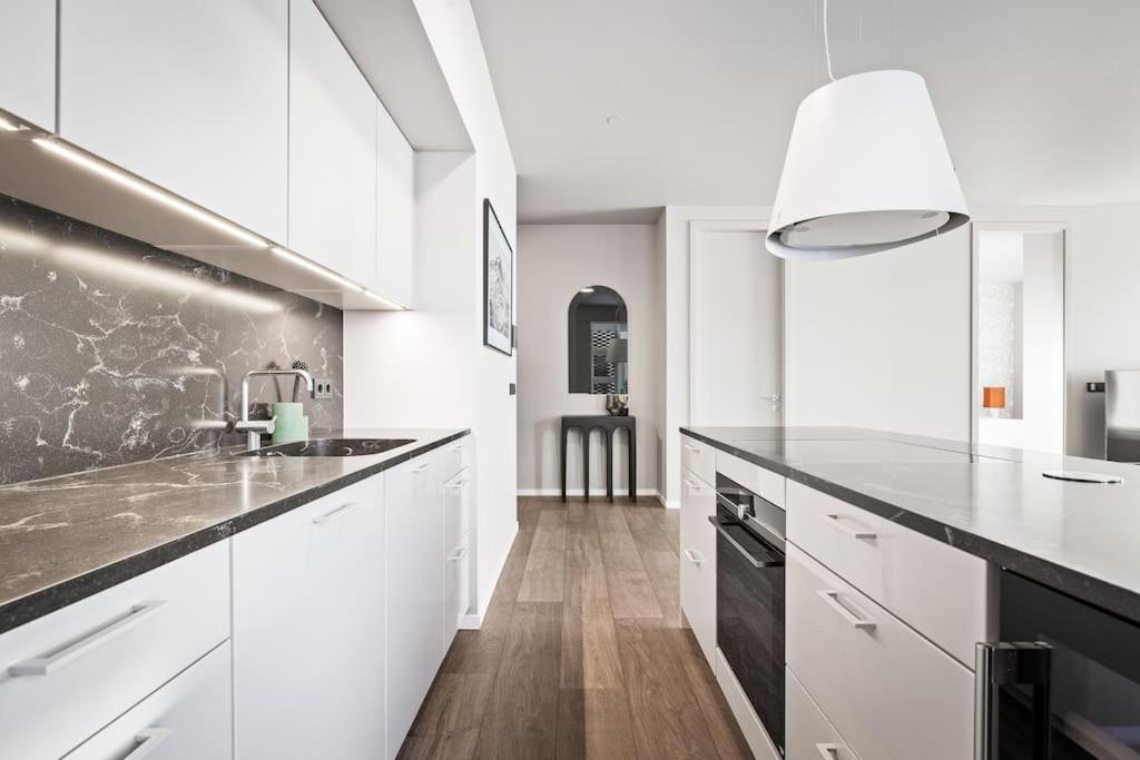 Private Lux 2Br & 2Ba City Center With Free Parking Reykjavik Exterior photo