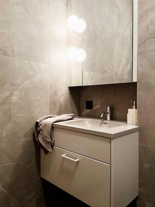 Private Lux 2Br & 2Ba City Center With Free Parking Reykjavik Exterior photo