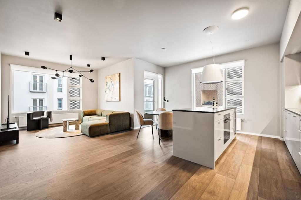 Private Lux 2Br & 2Ba City Center With Free Parking Reykjavik Exterior photo