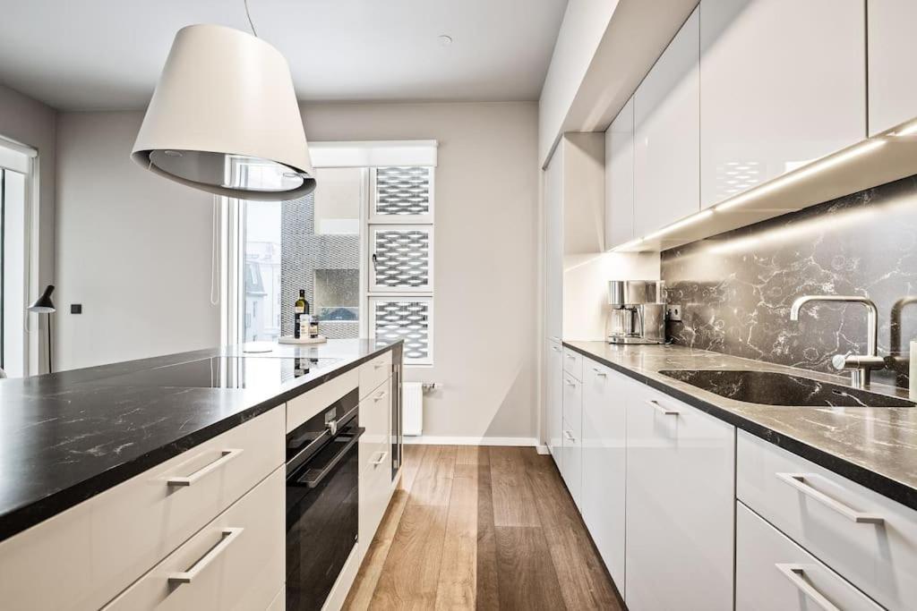 Private Lux 2Br & 2Ba City Center With Free Parking Reykjavik Exterior photo